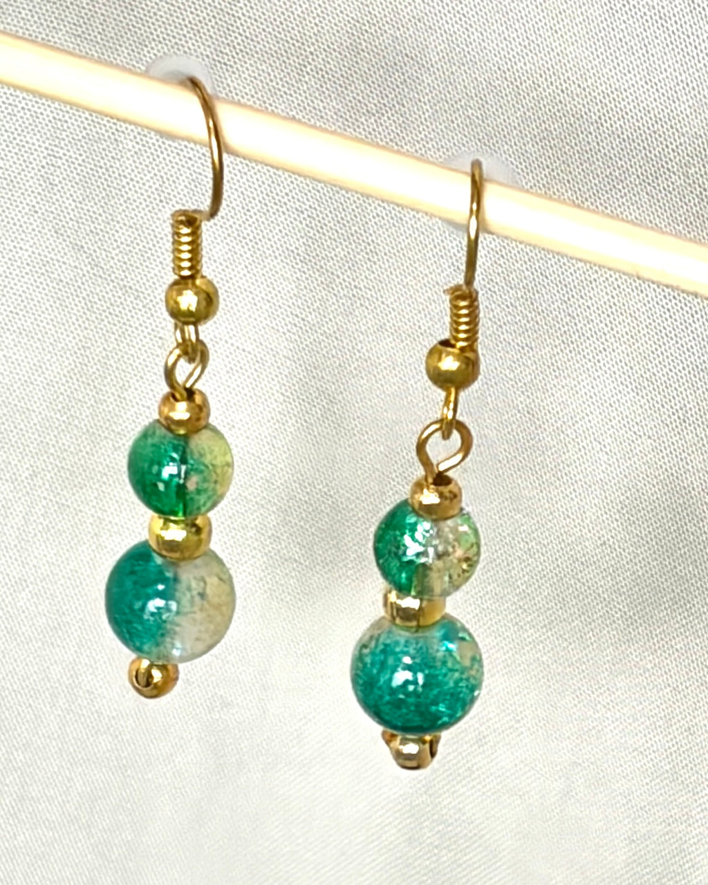 Emerald Green Crackle Glass Bead Drop Earrings | Gold Tone