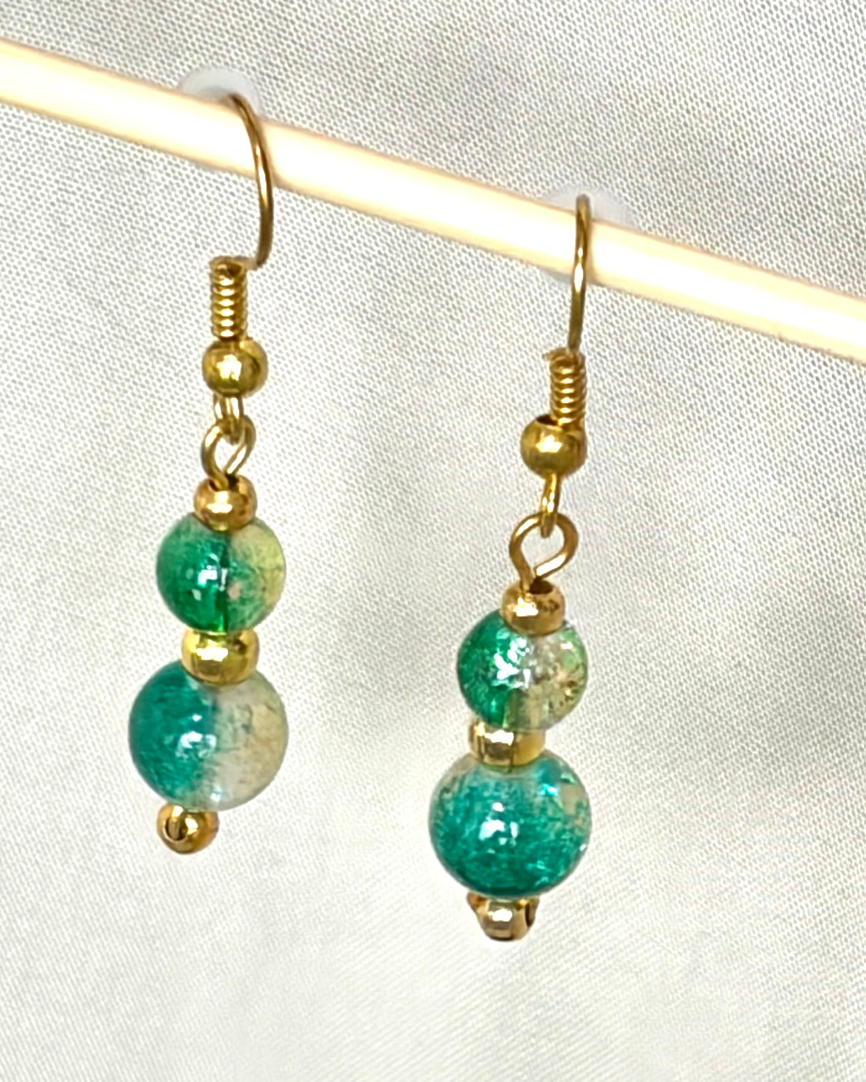 Emerald Green Crackle Glass Bead Drop Earrings | Gold Tone