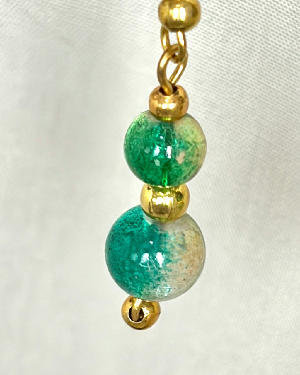 Emerald Green Crackle Glass Bead Drop Earrings | Gold Tone